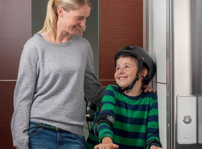 Descarregue agora o nosso guia de modernização de elevadores