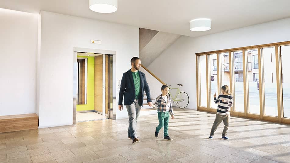 Considere ir pelas escadas se a sua saúde permitir – é uma alternativa divertida e saudável ao elevador e às escadas rolantes, além de poupar energia.